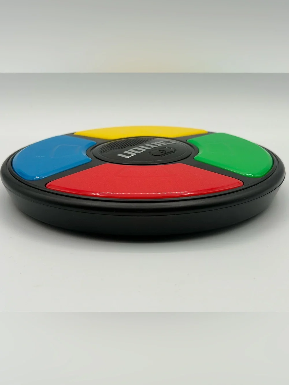 Hasbro Simon Says Electronic Memory Game Classic Toy Sound & Lights -Tested 2019